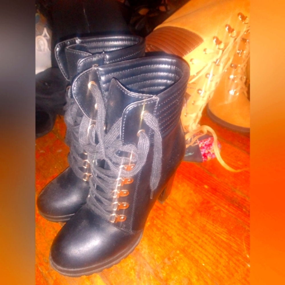 Women heeled boots